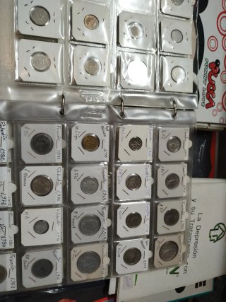 Álbum de monedas extranjeras