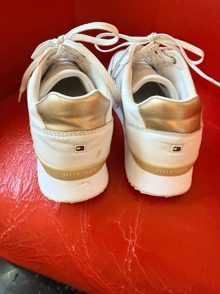 Zapatillas Tommy Hilfiger Blancas y Doradas