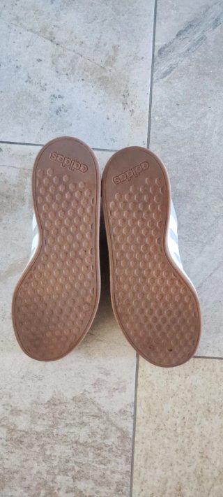 Zapatillas Adidas Gris y Blancas