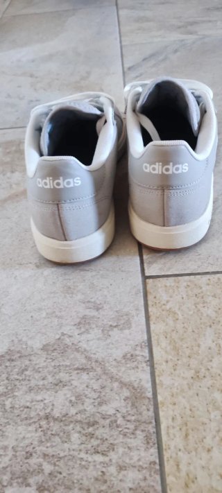 Zapatillas Adidas Gris y Blancas