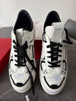 Valentino Garavani Sneakers Logo Pelle Bianco Nero