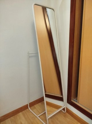 Espejo de pie blanco