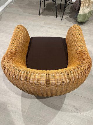 Pareja sillones mimbre cojines marrones