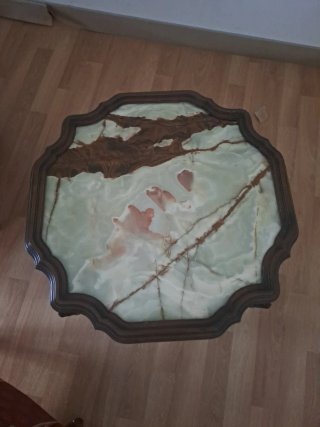 Mesa de centro antigua de madera y mármol