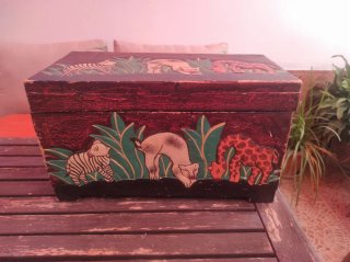 Baúl madera infantil relieve animales