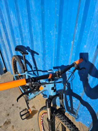 Bicicleta Cube Acid 29 Azul/Naranja