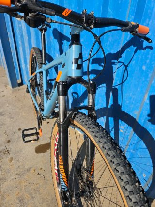 Bicicleta Cube Acid 29 Azul/Naranja