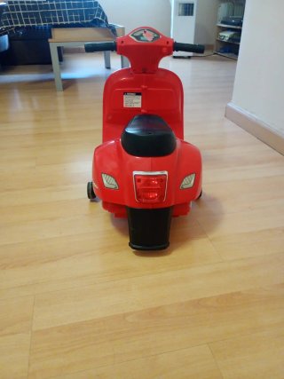 Moto Eléctrica Infantil Roja Vespa