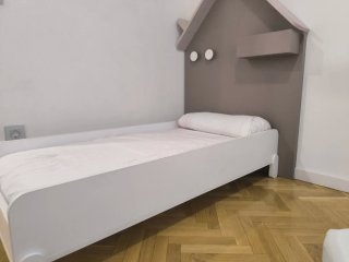 Cama Montessori Casita con Barrera