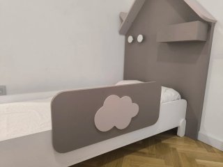 Cama Montessori Casita con Barrera