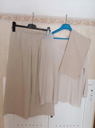 Conjunto pantalón y jersey beige