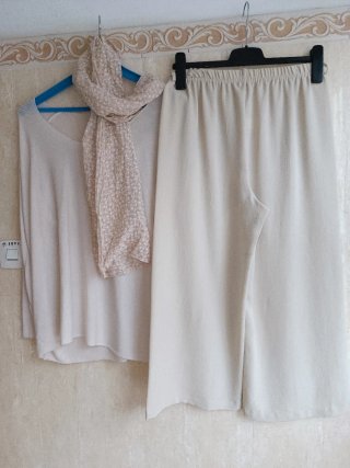 Conjunto pantalón y jersey beige