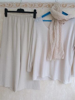 Conjunto pantalón y jersey beige