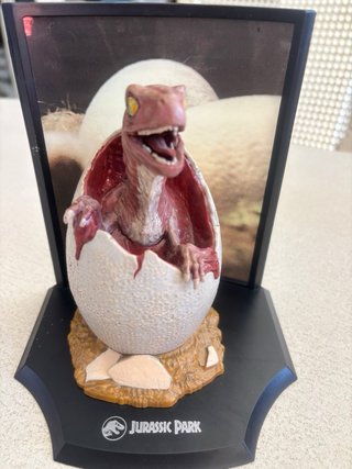 Jurassic Park Baby Raptor Huevo Figura