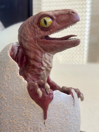 Jurassic Park Baby Raptor Huevo Figura