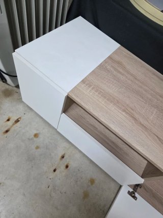 Mueble TV blanco y madera