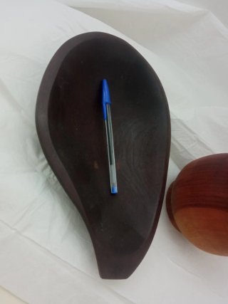 Bote y plato de madera