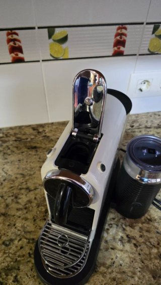 Cafetera DeLonghi Nespresso Citiz EN267