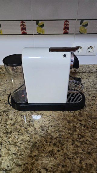 Cafetera DeLonghi Nespresso Citiz EN267