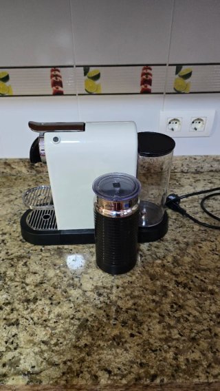 Cafetera DeLonghi Nespresso Citiz EN267