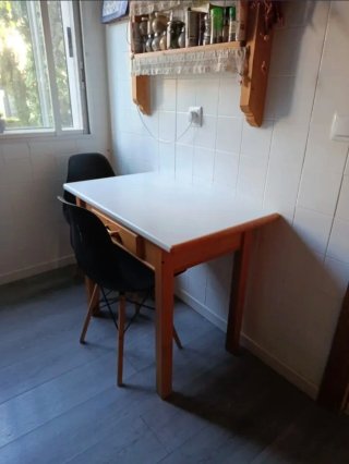 Mesa de cocina madera y plástico
