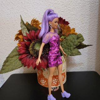 Muñeca Barbie fashionista Pelo Morado Vestido Rosa