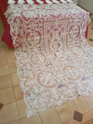 Mantelería Veneciana Hecha a Mano