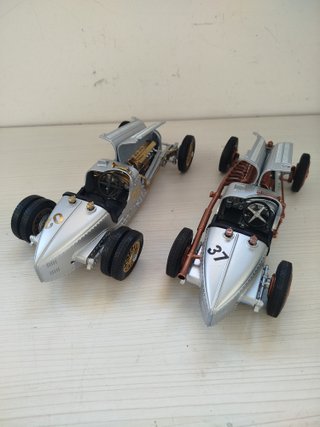 2 Coches Clásicos 1/18