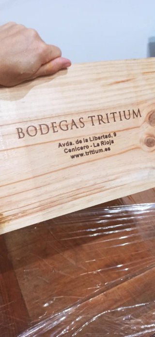 Caja de vino BODEGAS TRITIUM madera maciza