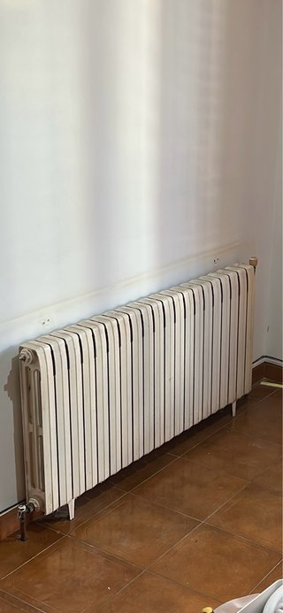 Radiador de hierro antiguo