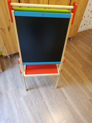 Caballete infantil Hape