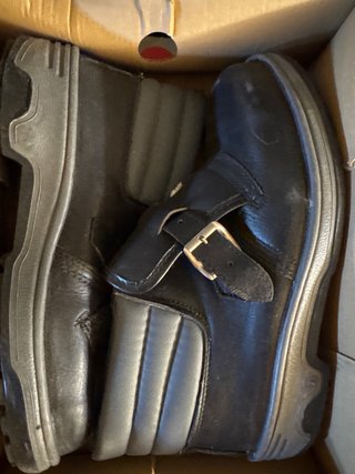 Botas de seguridad punta de acero. Tallas 40 y 41.