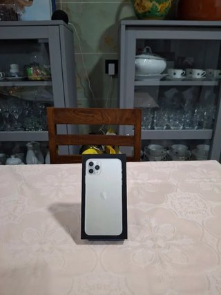 Caja iPhone 11 Pro Max plata