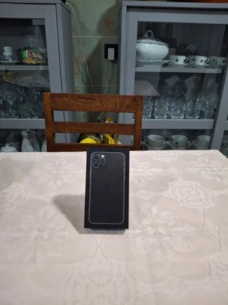 Caja iPhone 11 Pro negro