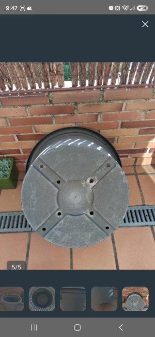 Maceta grande de plástico gris