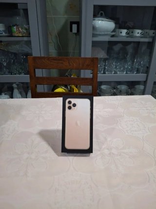 Caja iPhone 11 Pro oro