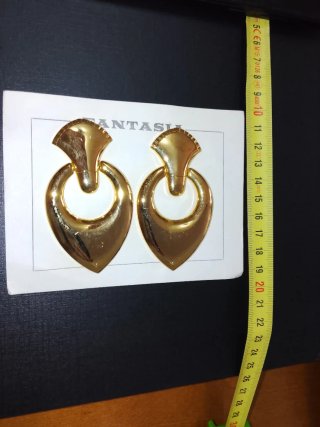 Pendientes dorados grandes