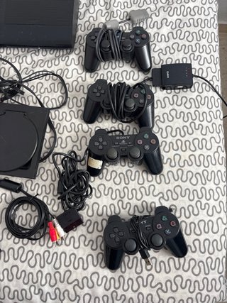 Consolas PS2, PS3, mandos y cables