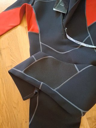 Traje Neopreno Hevto Negro/Rojo Talla L