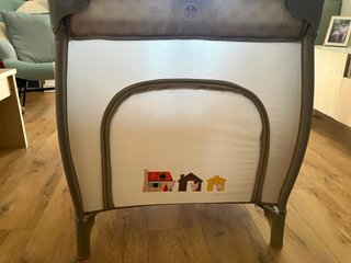 Cuna de viaje infantil.