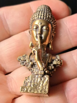 Mini Buddha Scultura Bronzo Pixel Art