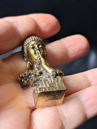 Mini Buddha Scultura Bronzo Pixel Art