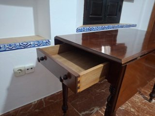 Mesa extensible de comedor de madera