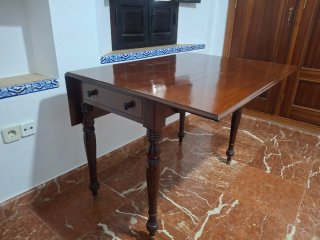 Mesa extensible de comedor de madera