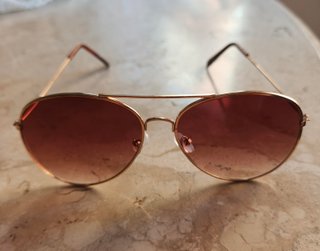 Gafas de sol aviador doradas y marrones