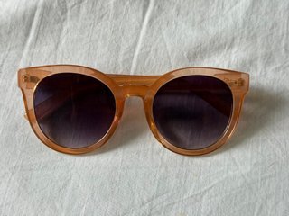 Pack Gafas de Sol, varias marcas algunas buenas.