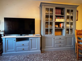 Mueble TV de madera.