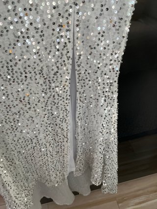 Vestido de fiesta plateado y blanco