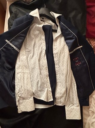 Traje de hombre azul y blanco