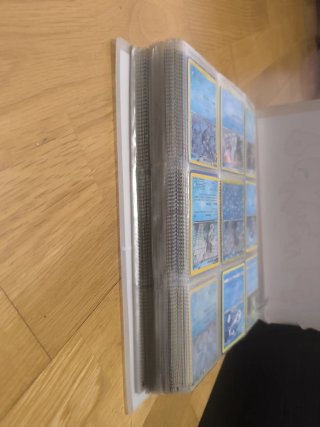 Álbum de cartas Pokémon completo